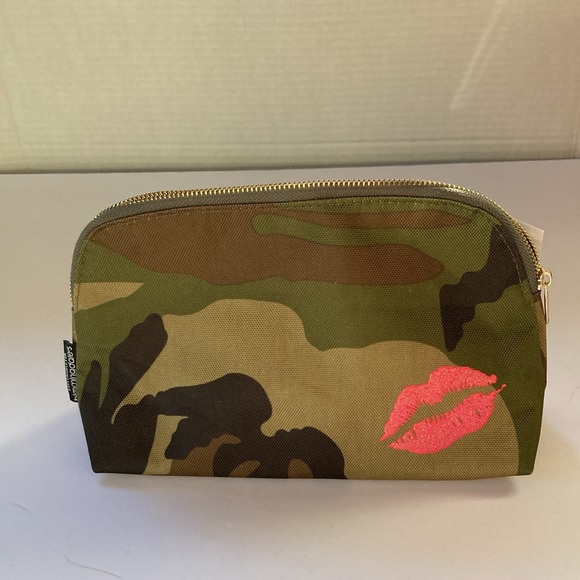 BLOOMINGDALES Camouflage Pink Lipstick Zippered Cosmetic Bag 9.5 x 5.5 x 3 in - Picture 3 of 9